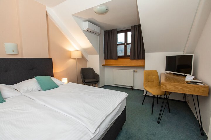 Room 2 of 64