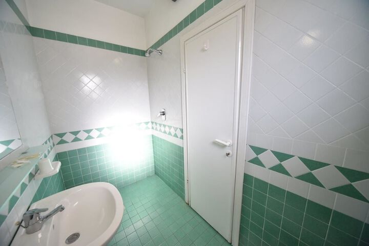Room 12 of 21