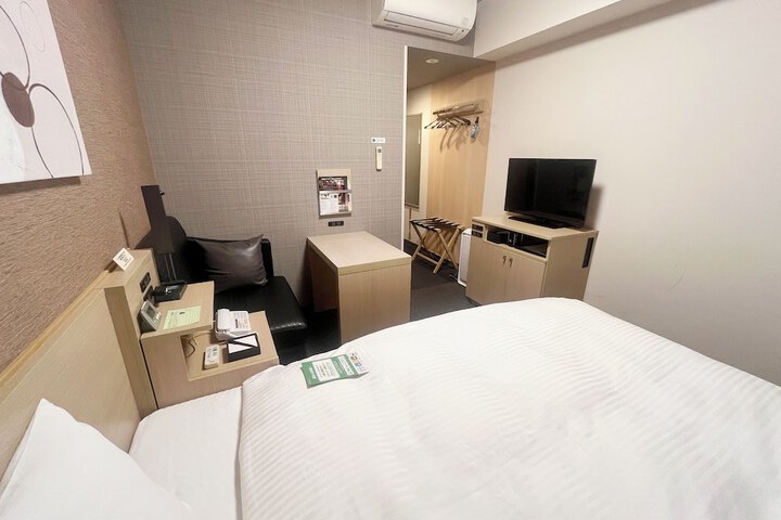 Room 8 of 30