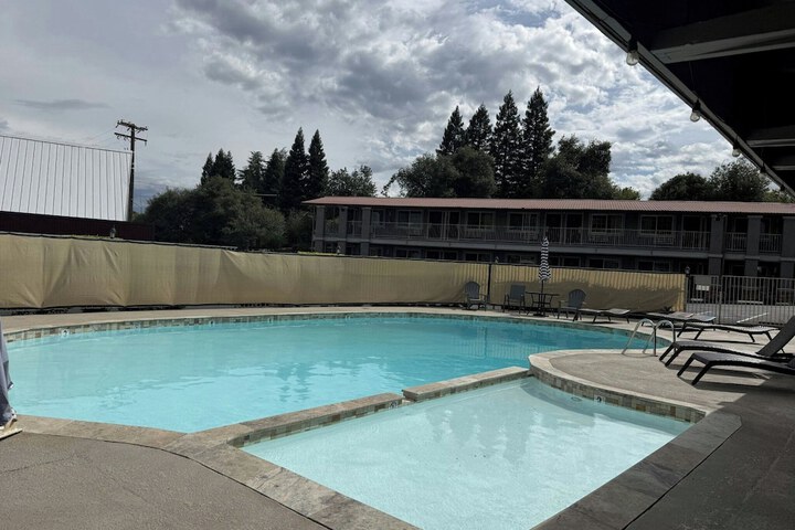 Pool 30 of 39