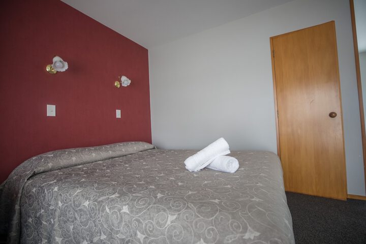 Room 3 of 104