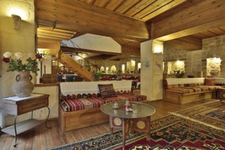 Lounge 95 of 127