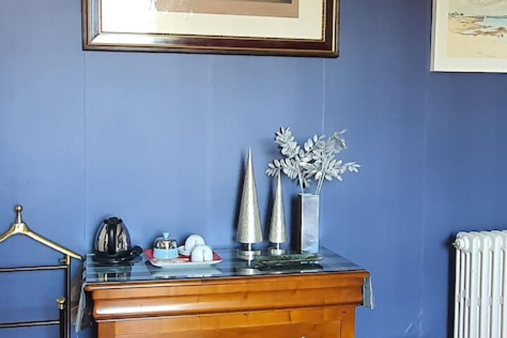 Room 25 of 193