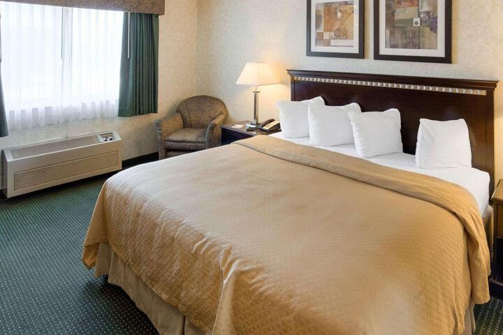 1 King Bed (6 of 7)