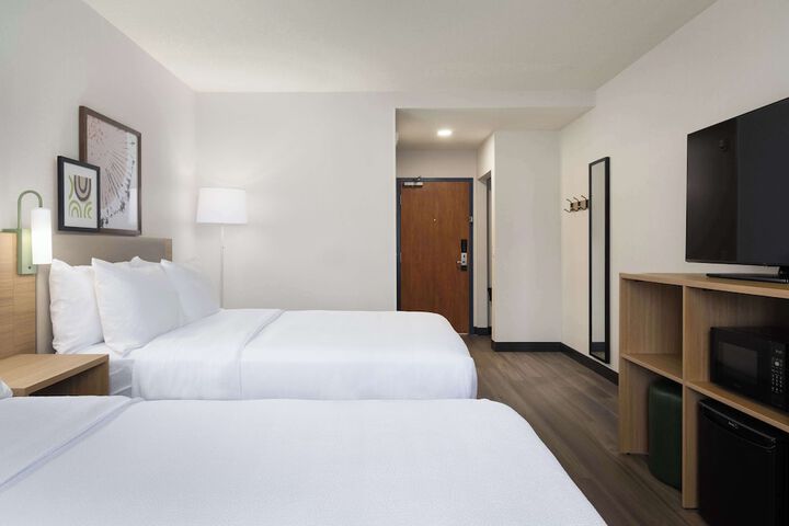 Room 9 of 34
