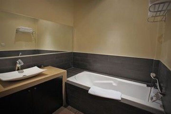 Room 3 of 73