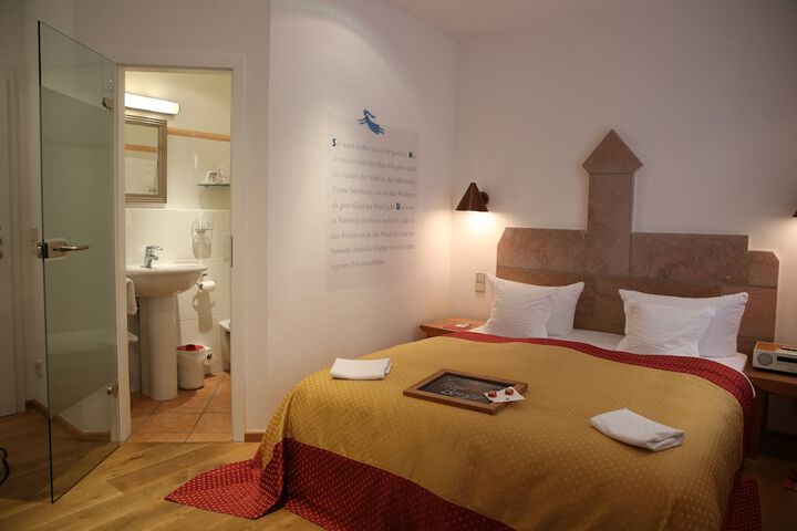 Room 70 of 95