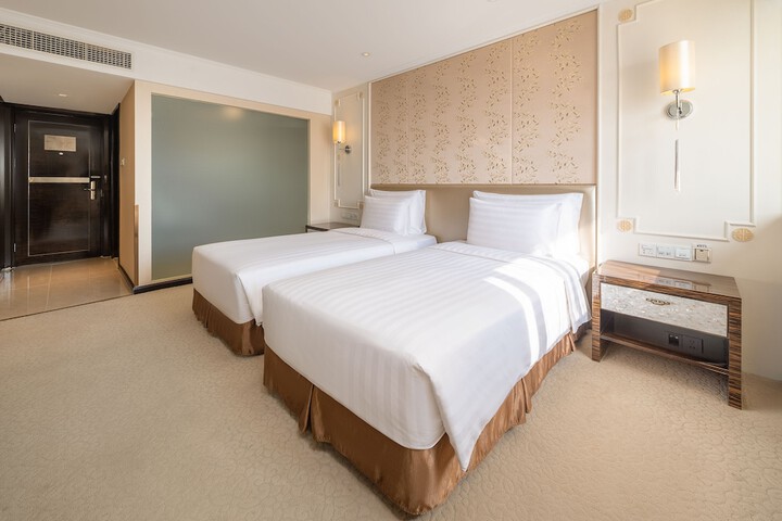 Room 10 of 72