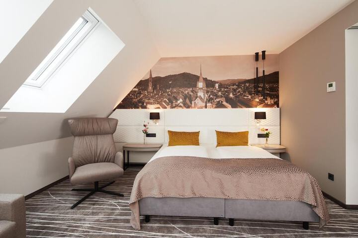 Room 9 of 27