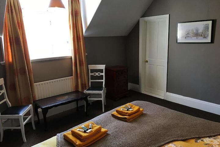 Room 5 of 14