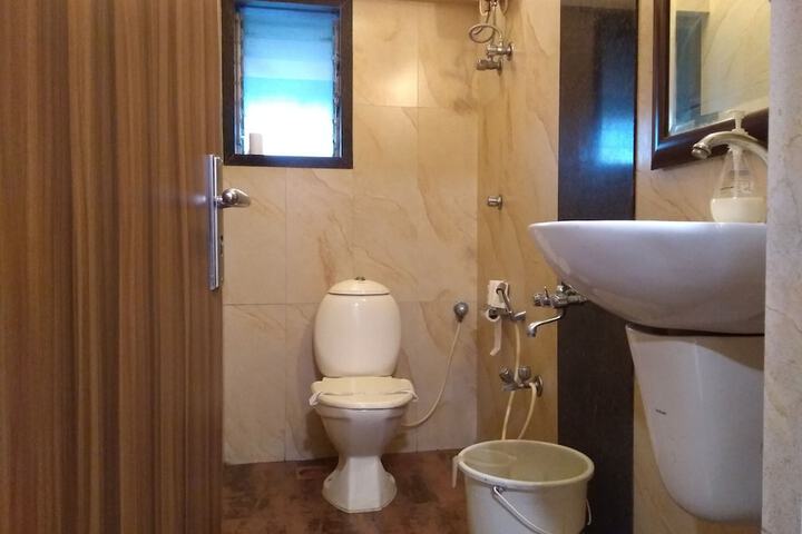 Room 33 of 46