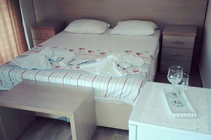 Room 5 of 11