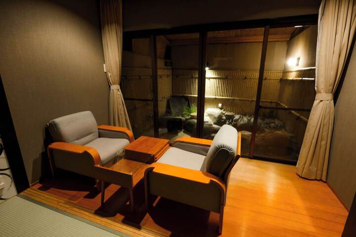 Room 27 of 51