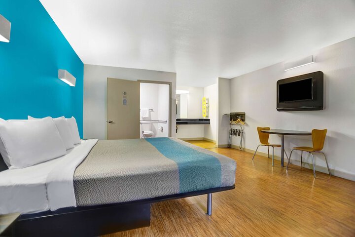Room 15 of 24