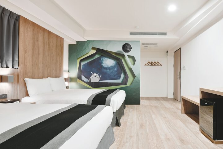 Room 12 of 18