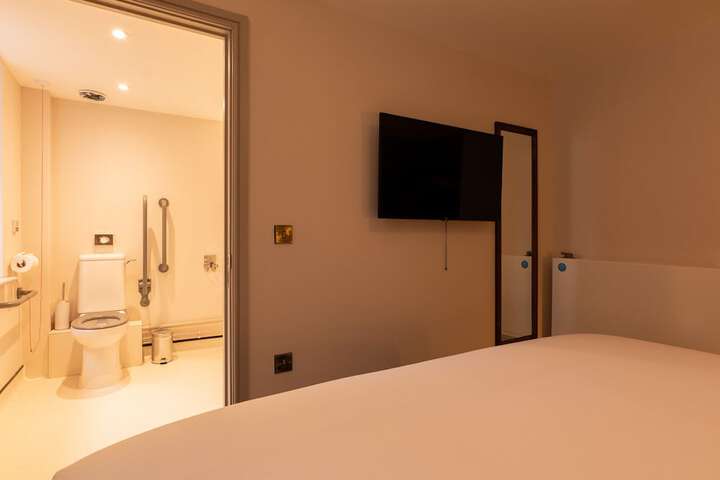 Room 37 of 85