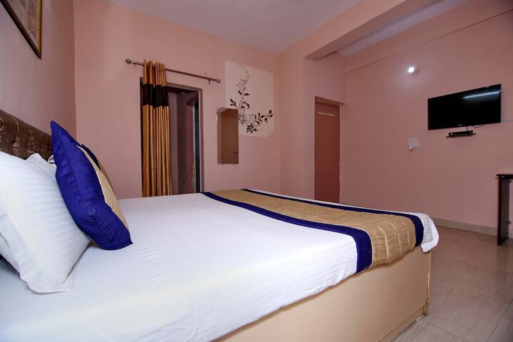 Room 9 of 16