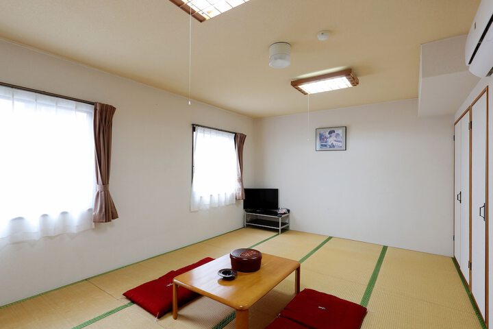 Room 5 of 51