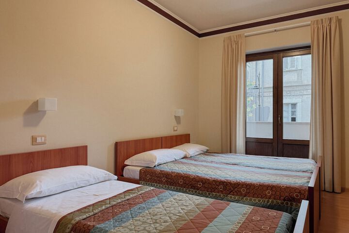 Room 10 of 24
