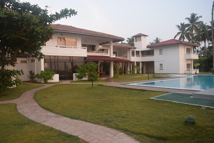 Pool 10 of 38