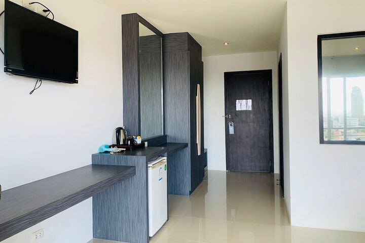 Room 12 of 164