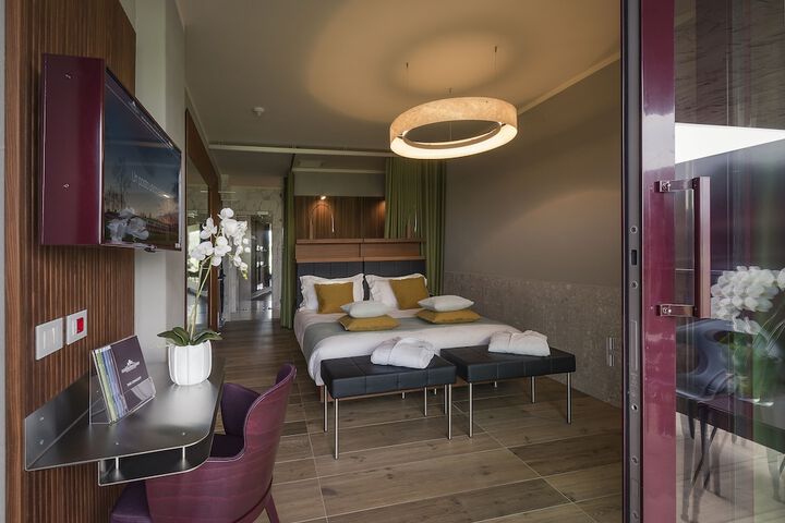 Room 5 of 39