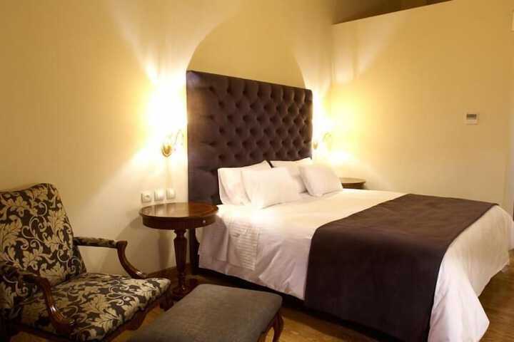 Room 9 of 39