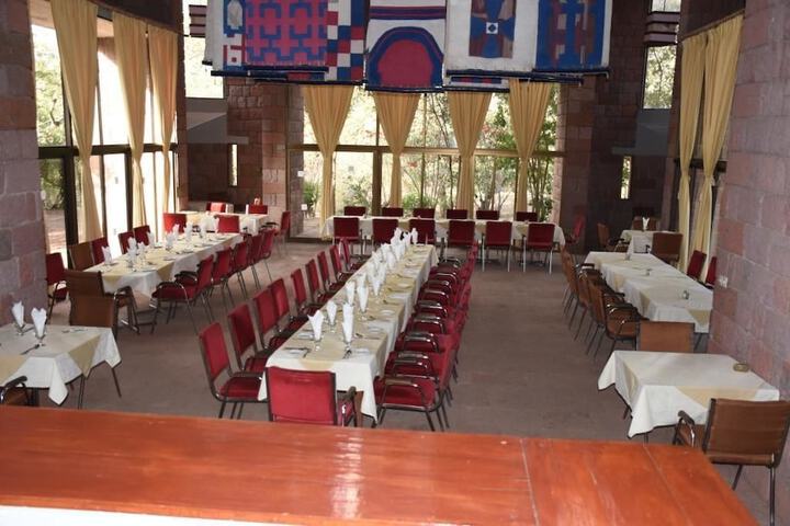 Dining 8 of 9