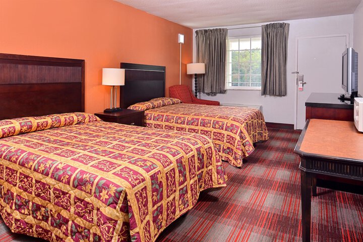 2 Double Beds (1 of 10)