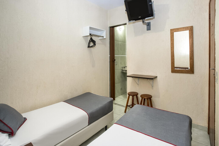 Room 9 of 60