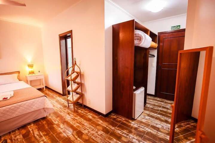 Room 6 of 48