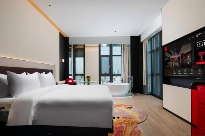 Radisson RED Yangzhou Slender West Lake