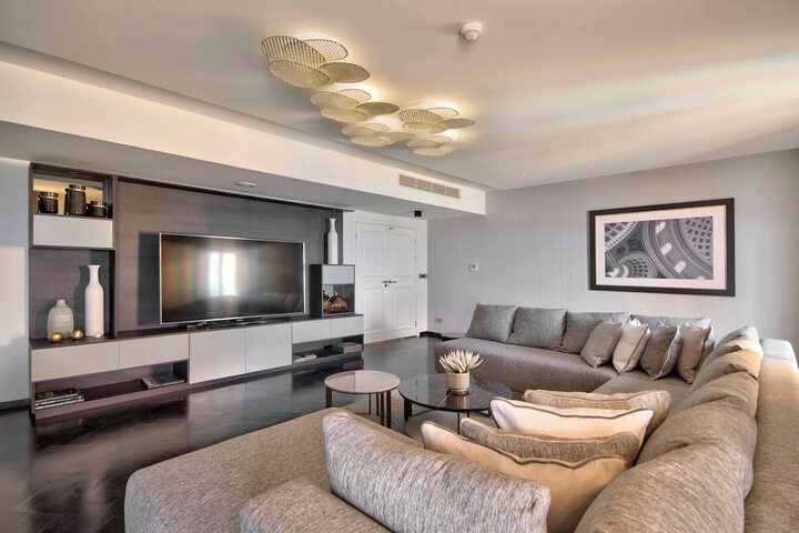 Room 42 of 182