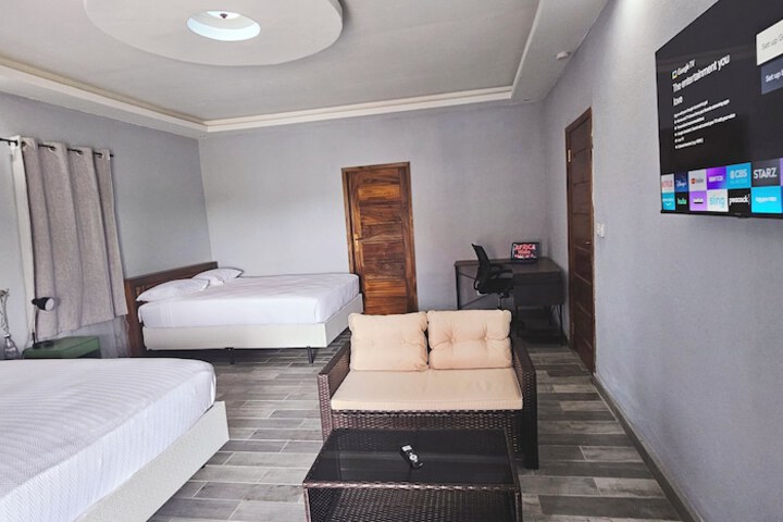 Room 6 of 10