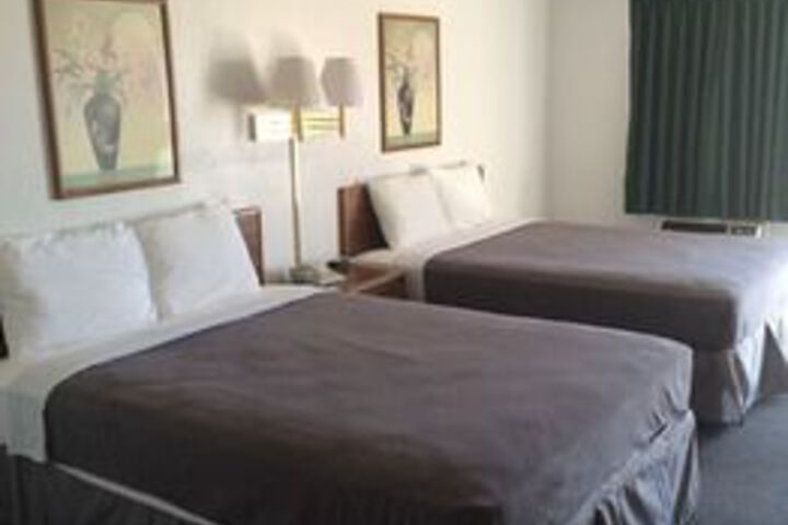 Room 7 of 12