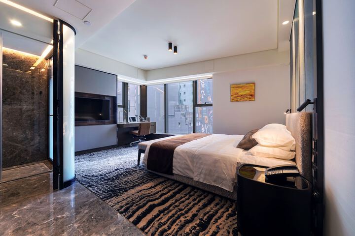 Room 8 of 35