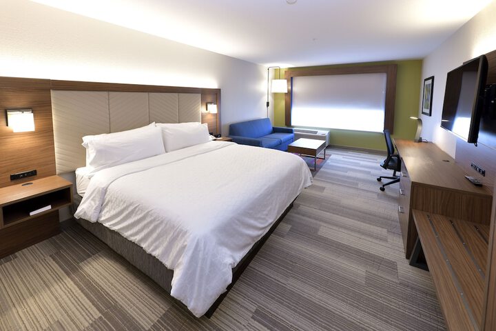 1 King Bed (8 of 9)