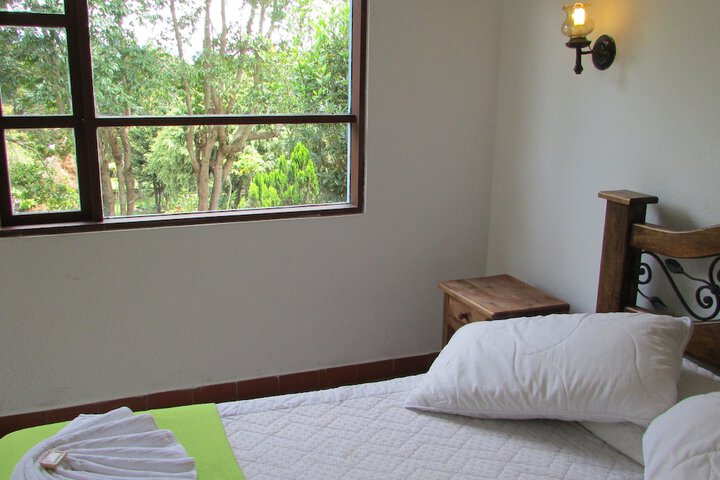 Room 21 of 102