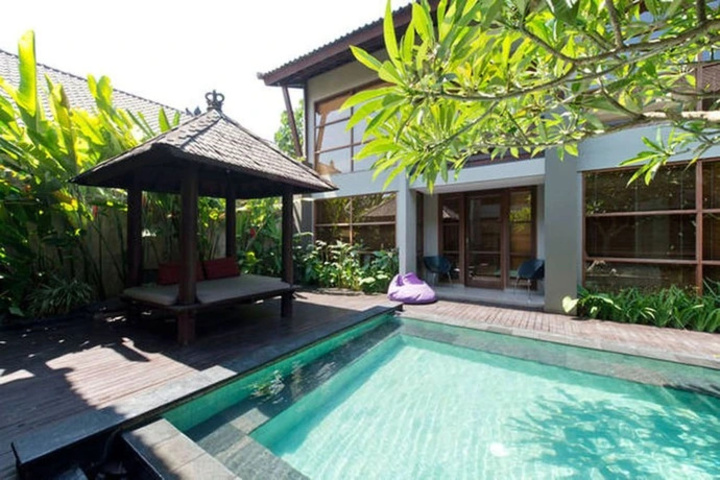 Pool 14 of 17