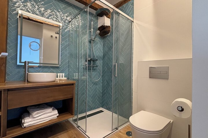 Room 12 of 18