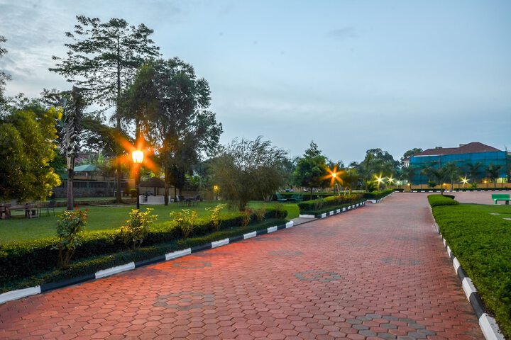 Hotel Exterior 64 of 69