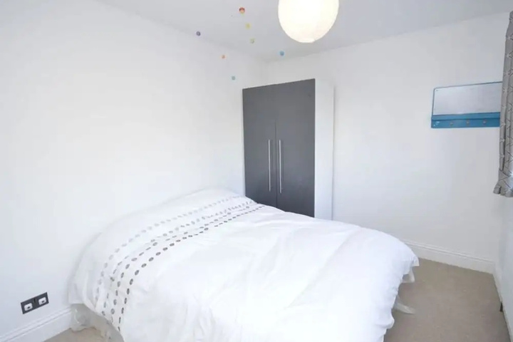 Room 7 of 16