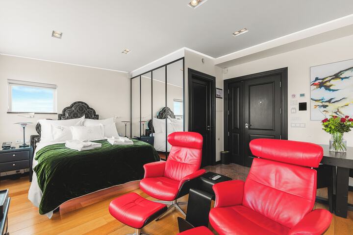 Room 13 of 113