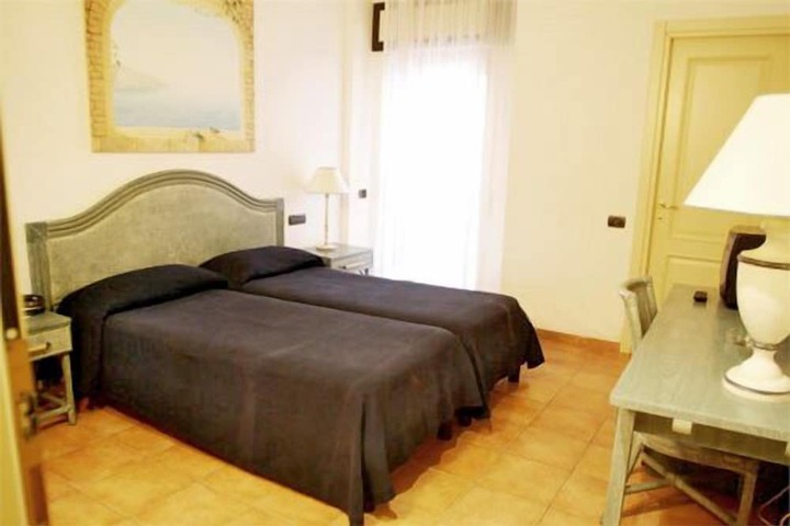 Room 8 of 46