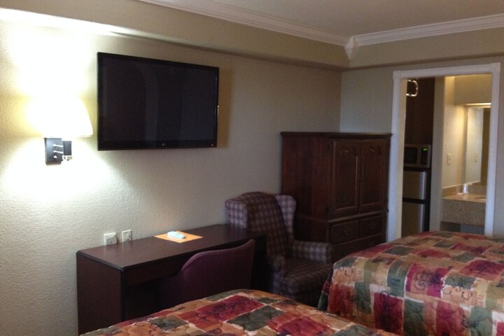 Room 4 of 15