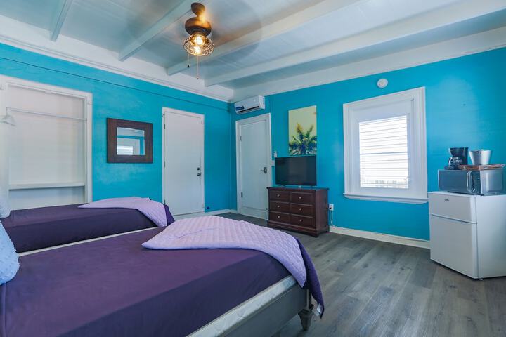 Room 4 of 171