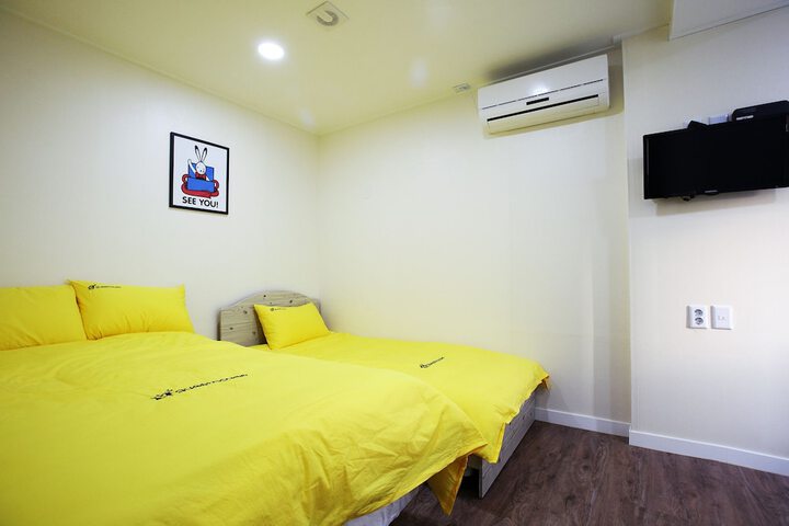 Room 5 of 33