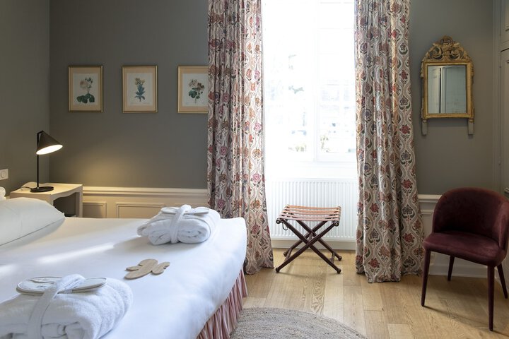 Room 4 of 40