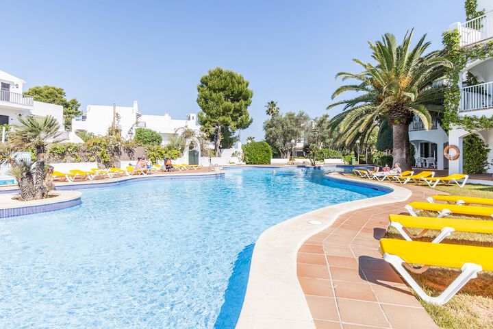 Hotel with Pool