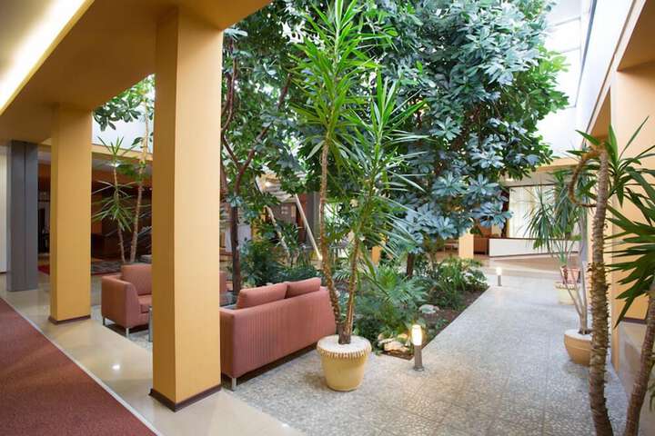 Hotel Exterior 47 of 48